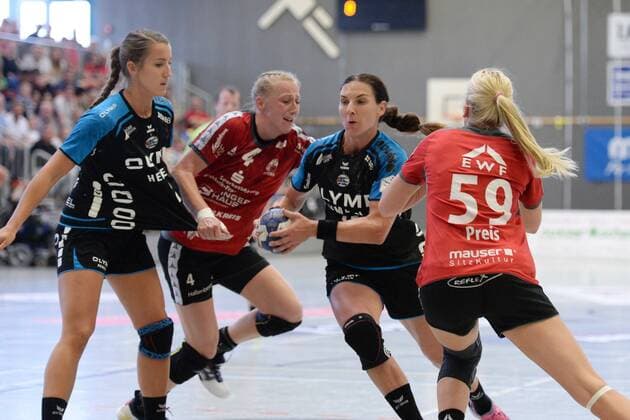 Karolina Kudlacz-Gloc (SG BBM Bietigheim) (M, am Ball), Mia Biltoft (SG BBM Bietigheim) (L), Sabine Heusdens (HSG Bad Wildungen Vipers) und Lisa-Marie Preis (HSG Bad Wildungen Vipers) (NR 59) -- Handball --- 1. Bundesliga Frauen --- HSG Bad Wildungen Vipers vs SG BBM Bietigheim --- 12.05.2018, Handball --- 1. Bundesliga Frauen --- HSG Bad Wildungen Vipers vs SG BBM Bietigheim --- 12.05.2018 Bad Wildungen Copyright: xSippel xEibner-Pressefotox EP_rsl