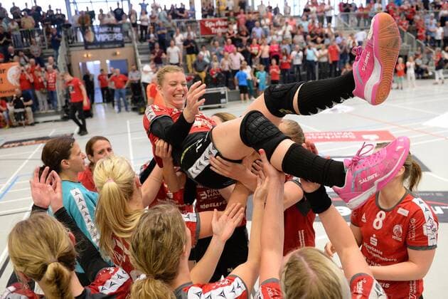 Verabschiedung von Miranda Schmidt-Robben (HSG Bad Wildungen Vipers) (oben) -- Handball --- 1. Bundesliga Frauen --- HSG Bad Wildungen Vipers vs SG BBM Bietigheim --- 12.05.2018, Handball --- 1. Bundesliga Frauen --- HSG Bad Wildungen Vipers vs SG BBM Bietigheim --- 12.05.2018 Bad Wildungen Copyright: xSippel xEibner-Pressefotox EP_rsl