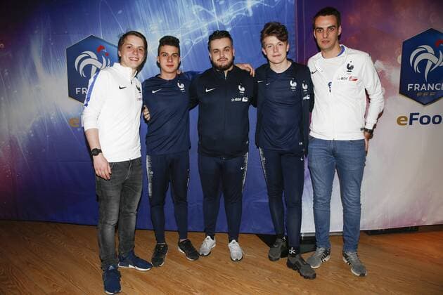 Equipe de France De gauche a droite : Neo ( Fabien Devide Entraineur coach France ) Herozia ( Nathan Gil France) Herozia ( Nathan Gil France) DaXe ( Lucas Cuillerier France) Brian ( Brian Savary Adjoint France ) FOOTBALL : France vs Belgique - 1er Match International de Esport - 12 05 2018 GwendolineLeGoff Panoramic 