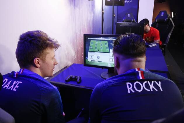 Roky ( Corentin Chevrey France) et DaXe ( Lucas Cuillerier France) FOOTBALL : France vs Belgique - 1er Match International de Esport - 12 05 2018 GwendolineLeGoff Panoramic 