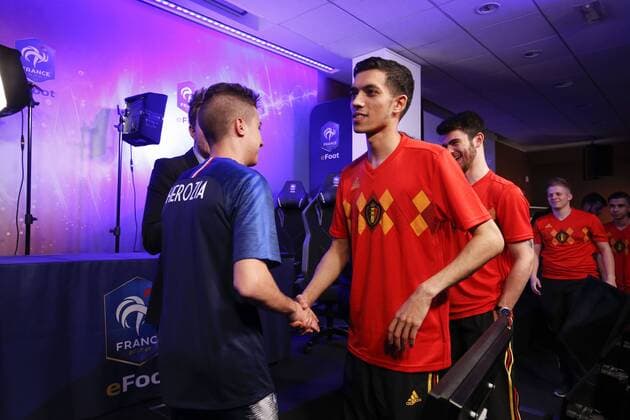 Herozia ( Nathan Gil France) et Blake Revenge ( Geoffrey Meghoe Belgique ) FOOTBALL : France vs Belgique - 1er Match International de Esport - 12 05 2018 GwendolineLeGoff Panoramic 