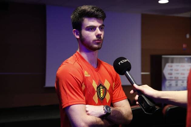 Ardixa (Jason De Villers Belgique ) interviewe FOOTBALL : France vs Belgique - 1er Match International de Esport - 12 05 2018 GwendolineLeGoff Panoramic 