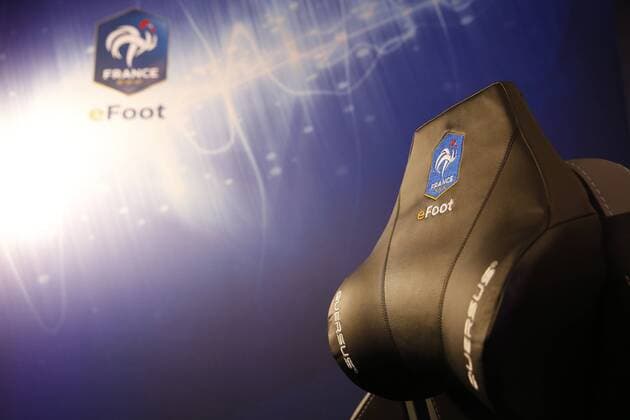 Illustration fauteuil logo FFF FOOTBALL : France vs Belgique - 1er Match International de Esport - 12 05 2018 GwendolineLeGoff Panoramic 