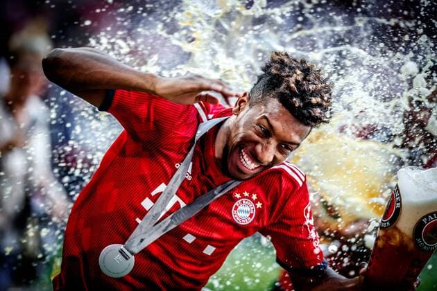Bilder des Tages - SPORT Kingsley Coman (FC Bayern Muenchen 29) bekommt eine Bierdusche, FC Bayern Muenchen vs. VfB Stuttgart, 1.Bundesliga, Fussball, 12.05.2018, FC Bayern Muenchen vs. VfB Stuttgart, 1.Bundesliga, Fussball, 12.05.2018 Muenchen Copyright: xLanger Eibner-Pressefotox EP_HLR