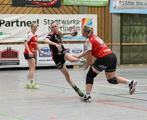 8 Fabienne Kracht (BSV Sachsen Zwickau) 66 Barbara Leibssle-Balogh (TG Nuertingen) Handball 2. HBF TG Nuertingen vs. BSV Sachsen Zwickau 2018-05-12 Handball 2. HBF TG Nuertingen vs. BSV Sachsen Zwickau Nuertingen Copyright: xBaur xEibner-Pressefotox EP_soba