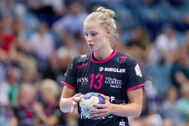 Shenia Minevskaja (Nr. 13 Tussies Metzingen) VfL Oldenburg Handball vs TuS Metzingen VfL Oldenburg Handball vs VfL Oldenburg Handball vs TuS Metzingen, Handball, Handball Bundesliga, Saison 2017 2018, 13.05.2018 Oldenburg Copyright: xDanielxReinelt xEibner-Pressefotox EP_drt