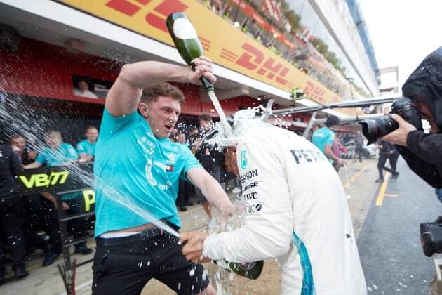 British Formula One pilot Lewis Hamilton (R), of Mercedes, celebrates with one of his technicians his victory at the Formula One Grand Prix of Spain at Circuit Barcelona-Catalunya race-track in Montmelo, Barcelona, northeastern Spain, 13 May 2018. Grand Prix of Spain !ACHTUNG: NUR REDAKTIONELLE NUTZUNG!  Copyright: xAlejandroxGarciax GRAF6623 20180513-636618342687499908