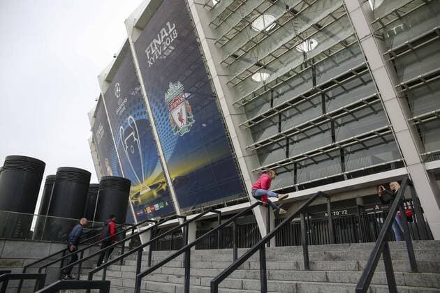May 13, 2018 - Kiev, Ukraine - People takes pictures in front of NSC Olimpiyskiy covered with banners for the Champions League in Kyiv, Ukraine, May 13, 2018. Kyiv prepares to host UEFA Women s Champions League final between Wolfsburg and Lyon at Valeriy Lobanovskiy Dynamo Stadium on 24 May, 2018 and the UEFA Champions League final match between Real Madrid and Liverpool at NSC Olimpiyskiy Stadium on Saturday 26 May, 2018. Kyiv prepares for UEFA Champions League final  - ZUMAn230 20180513_zaa_n230_905 Copyright: xSergiixKharchenkox