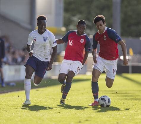 13th May 2018, Pirelli Stadium, Burton-upon-Trent, England; UEFA Under 17 European Championships, quarter final, Norway U17s versus England U17s; Josef Brian Baccay and Joshua Kitolano of Norway chase down the ball ahead of Arvin Appiah of England  ActionPlus12024746
