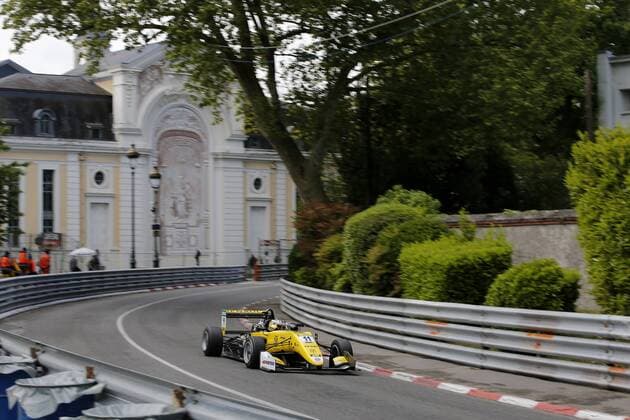 11 Sacha Fenestraz (FRA, Carlin, Dallara F317 - Volkswagen), FIA Formula 3 European Championship EM Europameisterschaft round 1, race 2, Pau (FRA), 11. - 13. May 2018