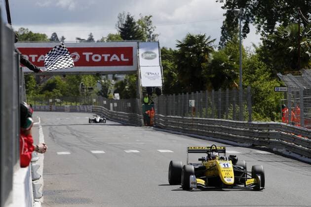 11 Sacha Fenestraz (FRA, Carlin, Dallara F317 - Volkswagen), FIA Formula 3 European Championship EM Europameisterschaft round 1, race 2, Pau (FRA), 11. - 13. May 2018