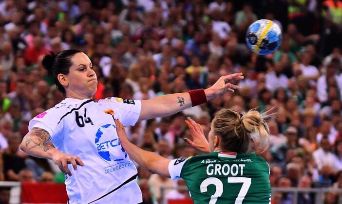 13.05.2018 Budapest(Hungary) Györi Audi ETO KC-WHC Vardar EHF Champions League Final 4-final women s handball Alexandra Lacrabere (L) WHC Vardar :Str 