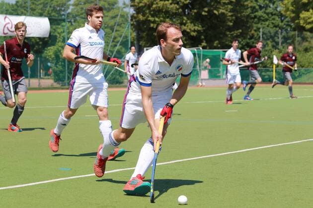 Felix Schüues (Mannheimer HC) Hockey 1. BL München 13.05.2018 Münchner SC (rot-grau) - Mannheimer HC (weiss) *** Felix Schüues Mannheim HC Hockey 1 BL Munich 13 05 2018 Munich SC red gray Mannheim HC white