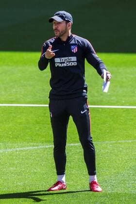 Atletico Madrid s Argentinian head coach, Diego Pablo Simeone, during a team s training session at Wanda Metropolitano stadium in Madrid, Spain, 14 May 2018. Atletico Madrid will face Olympique de Marseille in a Europa League final match the upcoming 16 May in Lyon. Atletico Madrid training session !ACHTUNG: NUR REDAKTIONELLE NUTZUNG!  Copyright: xRodrigoxJimenezx GRAF6936 20180514-636618985062848087