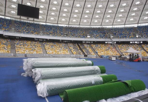 May 14, 2018 - Kiev, Ukraine - Workers prepare the NSC Olimpiyskiy football stadium, where will hold the final match of the UEFA Champions League Final 2018 , Kiev, Ukraine, 14 May, 2018 . Kiev is preparing for the 2018 UEFA Champions League Final which will be played at the NSC Olimpiyskiy Stadium on May 26. Champions League Final Match In Kiev  - ZUMAn230 20180514_zaa_n230_659 Copyright: xStrx