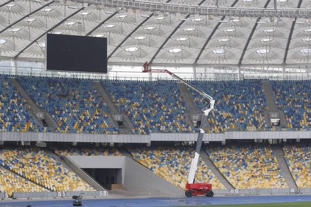 May 14, 2018 - Kiev, Ukraine - Workers prepare the NSC Olimpiyskiy football stadium, where will hold the final match of the UEFA Champions League Final 2018 , Kiev, Ukraine, 14 May, 2018 . Kiev is preparing for the 2018 UEFA Champions League Final which will be played at the NSC Olimpiyskiy Stadium on May 26. Champions League Final Match In Kiev  - ZUMAn230 20180514_zaa_n230_664 Copyright: xStrx
