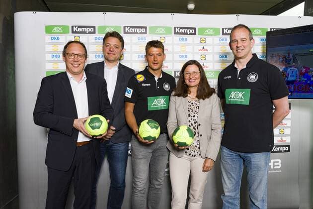 PK zu den Handball Laenderspielen in der Olympiahalle. Olympiaturm Muenchen. 15.05.2018 Teilnehmer: Bundestrainer Christian Prokop (Männer) und Henk Groener (Frauen) sowie der DHB-Vorstandsvorsitzende Mark Schober und Olympiapark-Geschäftsführerin Marion Schöne Â