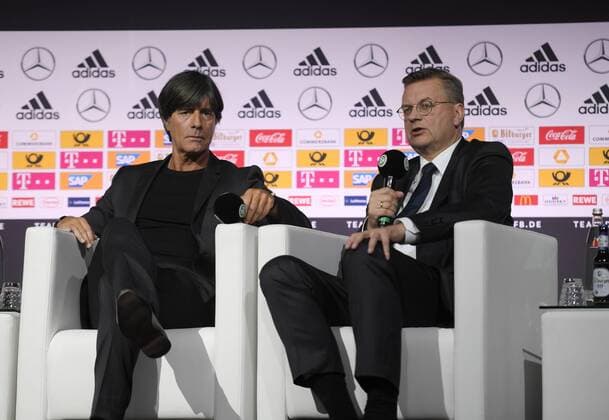 15.05.2018, Fussball Nationalmannschaft, DFB, Bekanntgabe des vorläufigen WM Kaders für die Fussball Weltmeisterschaft 2018 in Russland, im Fussball Museum in Dortmund, Bundestrainer Joachim Loew, Joachim Löw (Deutschland), li., und DFB Praesident Reinhard Grindel (Deutschland)