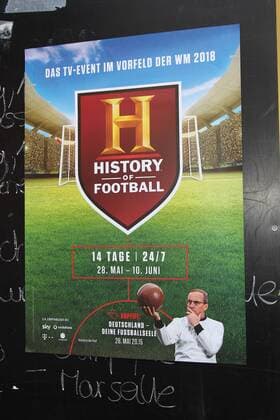 Feature, History of Football Preview Screening Deutschland deine Fussballseele mit Wigald Boning und Paul Breitner in der Fussball-Kneipe Stadion in Muenchen am 15.05.2018