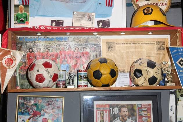 Feature, History of Football Preview Screening Deutschland deine Fussballseele mit Wigald Boning und Paul Breitner in der Fussball-Kneipe Stadion in Muenchen am 15.05.2018