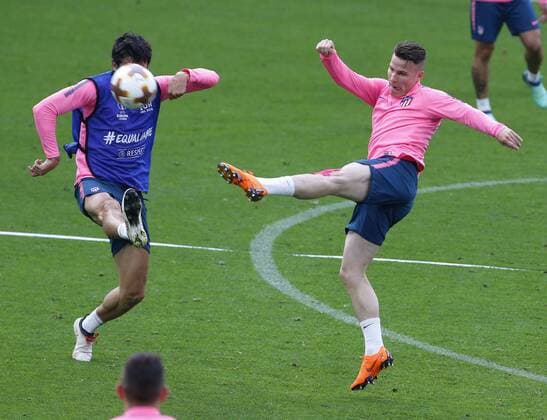 Fußball, EL, Finale, Training Atletico Madrid Entrenamiento del Atlético antes de la final de la Europa League ante el Olympique de Marsella. En la imagen, Savic y Gameiro. Atlético training session before the final of the Europa League against Olympique Marseille. In this picture, Savic and Gameiro. 