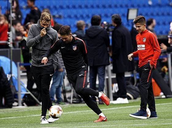 Fußball, EL, Finale, Training Atletico Madrid Diego Simeone whit his sons Gianluca and Giuliano during the training before the final of Europa League between Atletico de Madrid against Olimpique de Marseille at Parc Olympique Lyonnais, Lyon, France. on 15 May of 2018.  xJosexBretonx xFinalxEuropaxLeaguex-xTrainingx