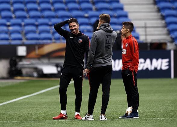 Fußball, EL, Finale, Training Atletico Madrid Diego Simeone whit his sons Gianluca and Giuliano during the training before the final of Europa League between Atletico de Madrid against Olimpique de Marseille at Parc Olympique Lyonnais, Lyon, France. on 15 May of 2018.  xJosexBretonx xFinalxEuropaxLeaguex-xTrainingx