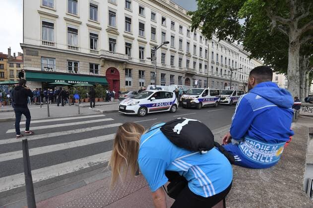 Fußball, EL, Finale, Marseille Fans in Lyon Presence policiere place Bellecour FOOTBALL : Ambiance supporters marseillais dans les rues de Lyon avant la finale de l Europa Ligue - 16 05 2018 FredericChambert Panoramic 