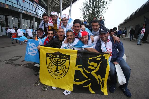 Fu?ball, EL, Finale, Marseille Fans in Lyon Olympique de Marseille v Atletico Madrid UEFA Europa League Fina The Marseille fans before the UEFA Europa League Final match at Stade de Lyons, Lyons Content Not Available For UK Newspapers Copyright: xPaulxChestertonx FIL-11807-0031