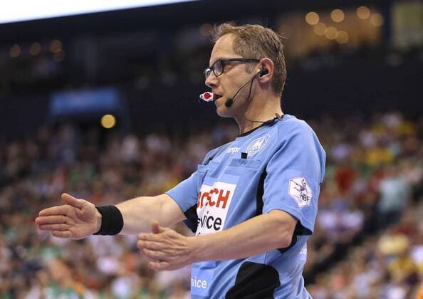 Schiri Marcus Helbig Handball Final-Four Turnier in Hamburg am Sa. 05.05.2018 , Halbfinale Recken Hannover - HSG Wetzlar 24 - 19