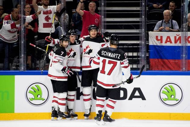 180517 Kanadas Colton Parayko jublar med lagkamrater efter 0-1 under kvartsfinalen i ishockey-VM mellan Ryssland och Kanada den 17 maj 2018 i Köpenhamn. Copyright: PETTERxARVIDSON BB180517PA004