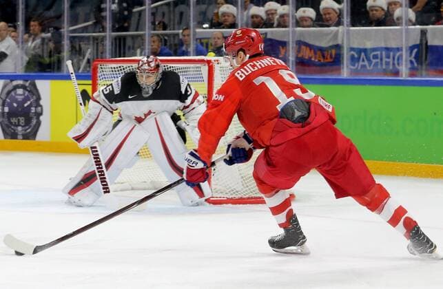 COPENHAGEN, DENMARK - MAY 17, 2018: Canada s goalie Darcy Kuemper (L) defends against Russia s Pavel Buchnevich in their 2018 IIHF Ice hockey Eishockey World Championship WM Weltmeisterschaft Quarterfinal match at Royal Arena. Alexander Demianchuk TASS  TS07FE07