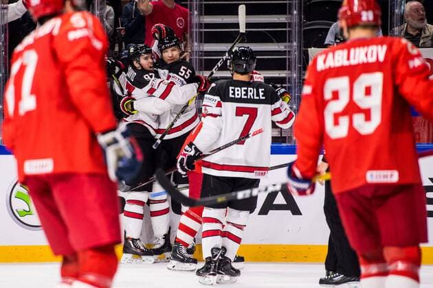 180517 Kanadas Connor McDavid och Colton Parayko jublar efter 0-1 malet under kvartsfinalen i ishockey-VM mellan Ryssland och Kanada den 17 maj 2018 i Köpenhamn. Copyright: PETTERxARVIDSON BB180517PA011