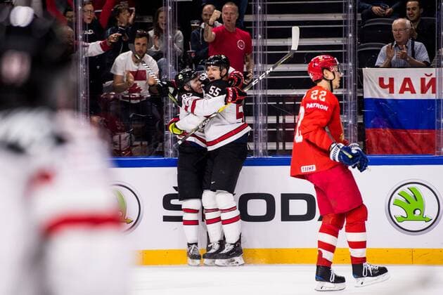180517 Kanadas Connor McDavid och Colton Parayko jublar efter 0-1 malet under kvartsfinalen i ishockey-VM mellan Ryssland och Kanada den 17 maj 2018 i Köpenhamn. Copyright: PETTERxARVIDSON BB180517PA013