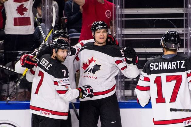 180517 Kanadas Colton Parayko (m) jublar med lagkamrater efter 0-1 malet under kvartsfinalen i ishockey-VM mellan Ryssland och Kanada den 17 maj 2018 i Köpenhamn. Copyright: PETTERxARVIDSON BB180517PA021