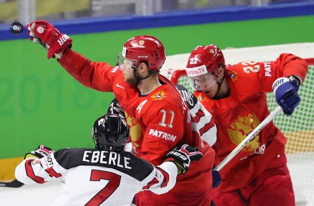 COPENHAGEN, DENMARK - MAY 17, 2018: Canada s Jordan Eberle, Russia s Sergei Andronov and Nikita Zaitsev (L-R) fight for the puck in their 2018 IIHF Ice hockey Eishockey World Championship WM Weltmeisterschaft Quarterfinal match at Royal Arena. Anton Novoderezhkin TASS  TS07FE0B