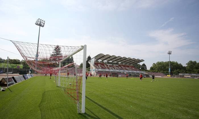 Fußball, Stadiongeschichte Wormatia Worms Trainingsprogramm in der EWR Arena vor der Haupttribüne, VfR Wormatia Worms, Trainingseinheit am 17.05.2018, xmdx, VfR Wormatia Worms Trainingseinheit