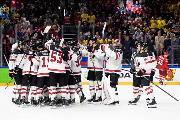 180517 Kanadas spelare jublar efter kvartsfinalen i ishockey-VM mellan Ryssland och Kanada den 17 maj 2018 i Köpenhamn. Copyright: PETTERxARVIDSON BB180517PA060