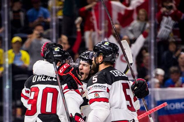 180517 Kanadas spelare jublar efter det matchavgörande 4-5 malet i förlängningen genom Ryan O Reilly under kvartsfinalen i ishockey-VM mellan Ryssland och Kanada den 17 maj 2018 i Köpenhamn. Copyright: PETTERxARVIDSON BB180517PA070