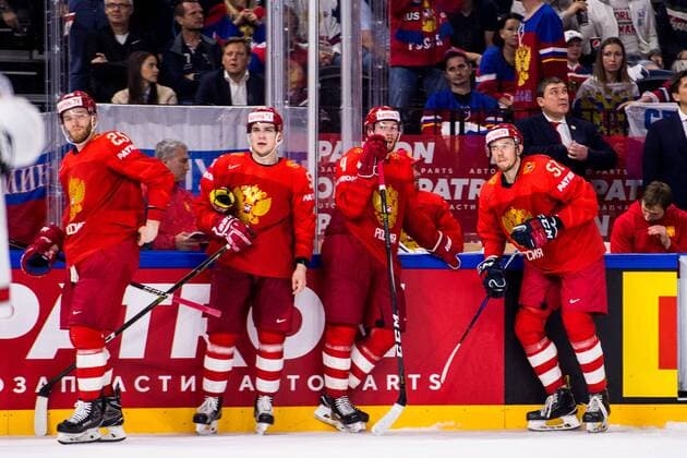 180517 Rysslands spelare deppar efter kvartsfinalen i ishockey-VM mellan Ryssland och Kanada den 17 maj 2018 i Köpenhamn. Copyright: PETTERxARVIDSON BB180517PA074