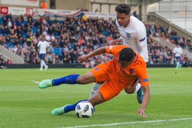England v Netherlands UEFA EURO EM Europameisterschaft Fussball U17 U 17 Championship Semi-Final Quinten Maduro of the Netherlands goes down under a challenge from Tyreece John-Jules of England during the UEFA Euro U17 Championship Semi-Final match at the Proact stadium, Chesterfield Content Not Available For UK Newspapers Copyright: xMattxWilkinsonx FIL-11809-0027