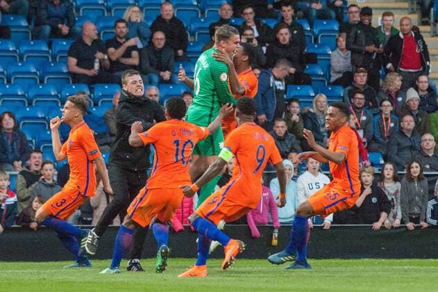 England v Netherlands UEFA EURO EM Europameisterschaft Fussball U17 U 17 Championship Semi-Final Netherlands players celebrate after winning the penalty shootout during the UEFA Euro U17 Championship Semi-Final match at the Proact stadium, Chesterfield Content Not Available For UK Newspapers Copyright: xMattxWilkinsonx FIL-11809-0035