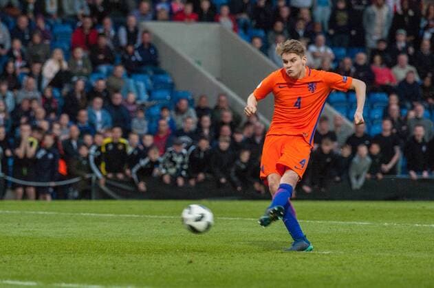 England v Netherlands UEFA EURO EM Europameisterschaft Fussball U17 U 17 Championship Semi-Final Ramon Hendriks of the Netherlands scores a penalty kick in the shootout during the UEFA Euro U17 Championship Semi-Final match at the Proact stadium, Chesterfield Content Not Available For UK Newspapers Copyright: xMattxWilkinsonx FIL-11809-0046