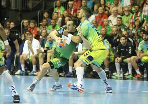19.05.2018, xcsx, Handball EHF Cup Final 4, SC Magdeburg - Saint Raphael Var, emspor, v.l. Christian O Sullivan (SC Magdeburg), Alexander Lynggaard (Saint Raphael), Zweikampf, battle for the ball Magdeburg