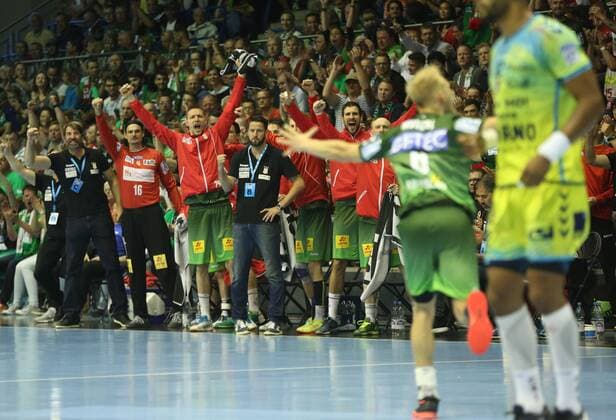 19.05.2018, xcsx, Handball EHF Cup Final 4, SC Magdeburg - Saint Raphael Var, emspor, v.l. Matthias Musche (SC Magdeburg) jubelt vor der eigenen Bank, celebrates with his Team Magdeburg