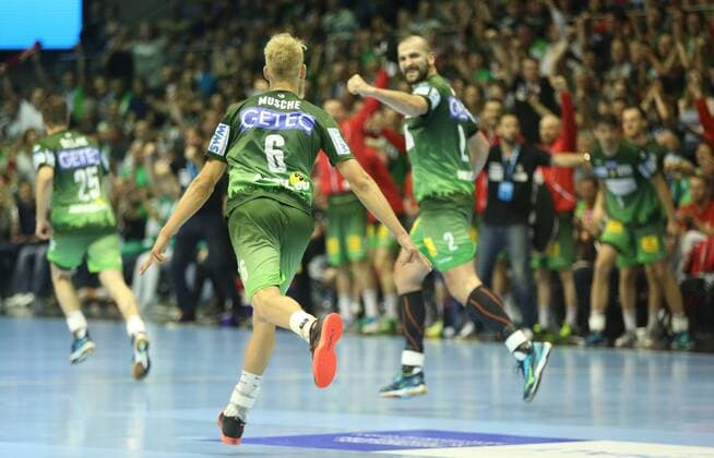 19.05.2018, xcsx, Handball EHF Cup Final 4, SC Magdeburg - Saint Raphael Var, emspor, v.l. Matthias Musche (SC Magdeburg) celebrates a goal with Zeljko Musa (SC Magdeburg) and his Team Magdeburg