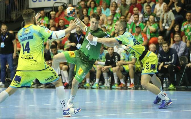 19.05.2018, xcsx, Handball EHF Cup Final 4, SC Magdeburg - Saint Raphael Var, emspor, v.l. Alexander Lynggaard (Saint Raphael), Michael Damgaard (SC Magdeburg), Artsem Karalek (Saint Raphael), Zweikampf, battle for the ball Magdeburg