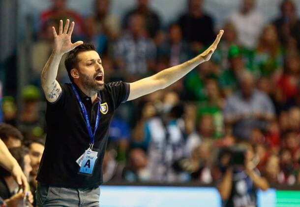 Saint RaphaÃ«l Var vs SC Magdeburg. Joel da Silva (Saint Raphael, Trainer) gibt Anweisungen, gestikuliert mit den Armen, gesticulate, gives instructions Saint RaphaÃ«l Var vs SC Magdeburg, Handball, Ottostadt Magdeburg EHF Cup Finals 2018, Saison 2017 2018, 19.05.2018 Magdeburg Copyright: xTaeger xEibner-Pressefotox EP_tae