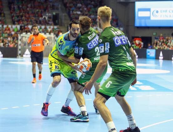 Saint Raphaël Var vs SC Magdeburg. vl Aurelien Abily (Saint Raphael, 10), Marko Bezjak (Magdeburg, 25) Zweikampf, Duell, Kampf, tackle Saint Raphaël Var vs SC Magdeburg, Handball, Ottostadt Magdeburg EHF Cup Finals 2018, Saison 2017 2018, 19.05.2018 Magdeburg Copyright: xTaeger xEibner-Pressefotox EP_tae