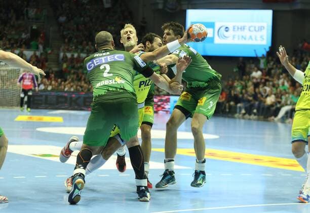 19.05.2018, xcsx, Handball EHF Cup Final 4, SC Magdeburg - Saint Raphael Var, emspor, v.l. Zeljko Musa (SC Magdeburg), Matthias Musche (SC Magdeburg), Daniel Sarmiento Melian (Saint Raphael) und Piotr Chrapkowski (SC Magdeburg), Zweikampf, battle for the ball Magdeburg